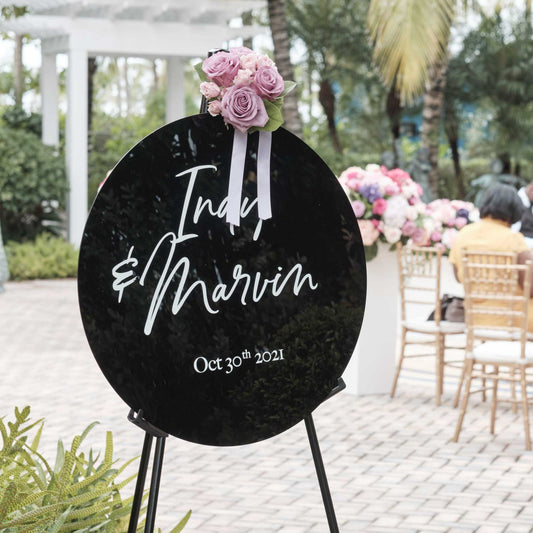 circle modern black welcome sign at wedding